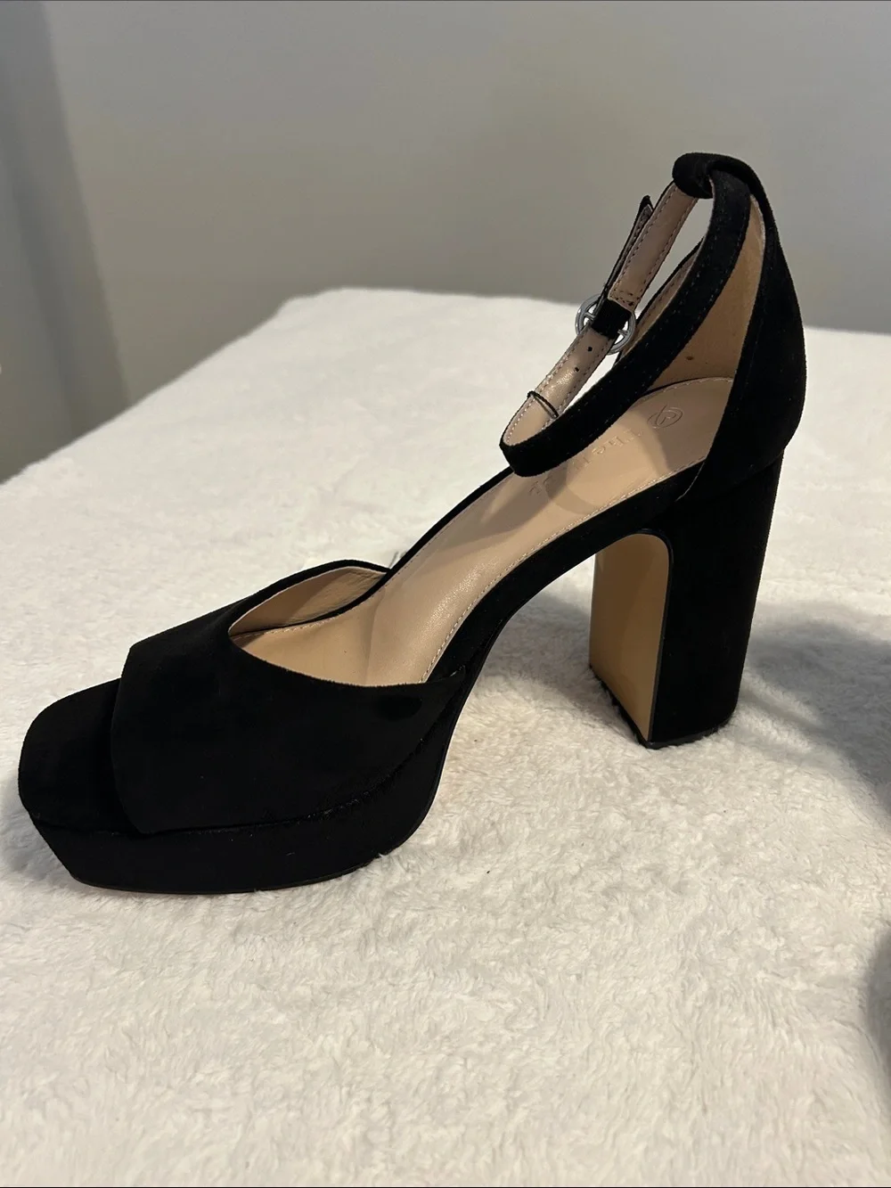 The Drop Women’s Hamalie Black Suede ankle strap platform Sandals. Chucky Heel.